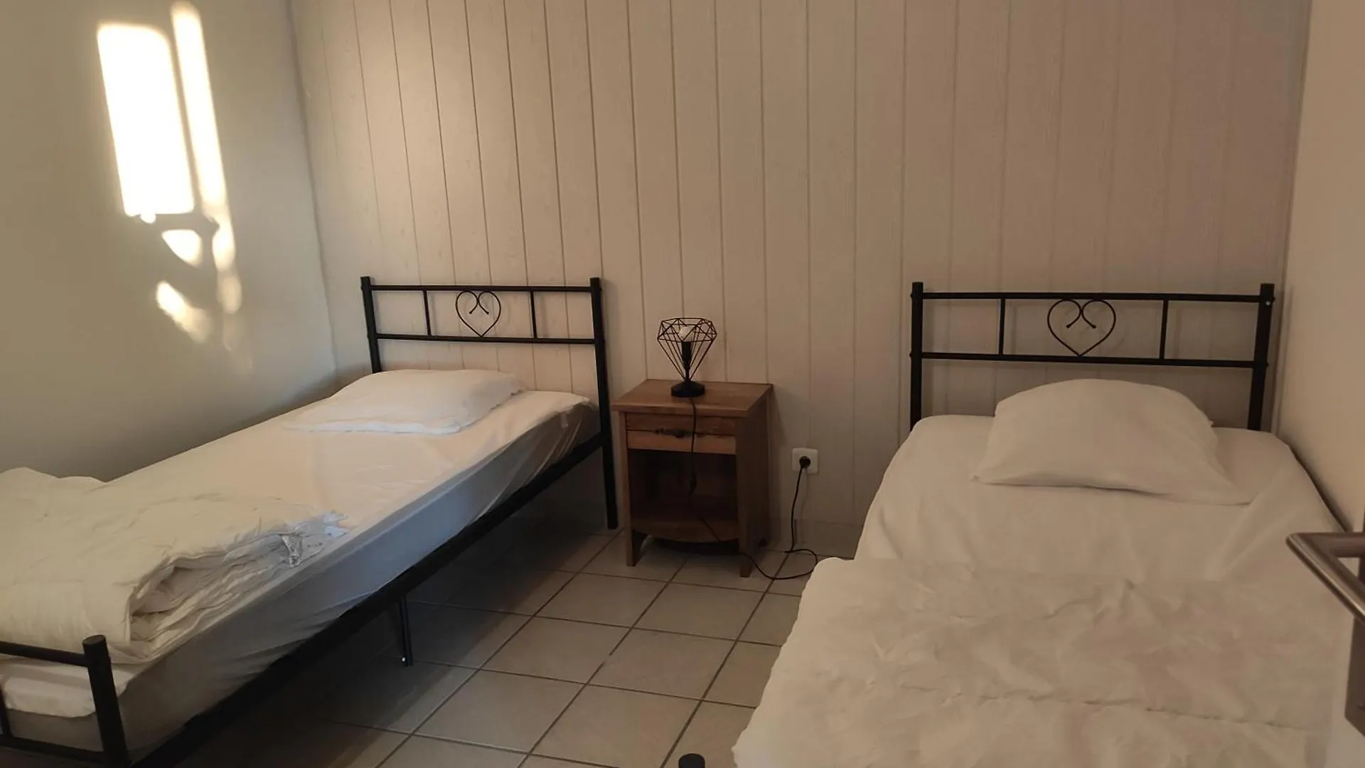 Gite En Bord De Lac Saint-Gerons Holiday home