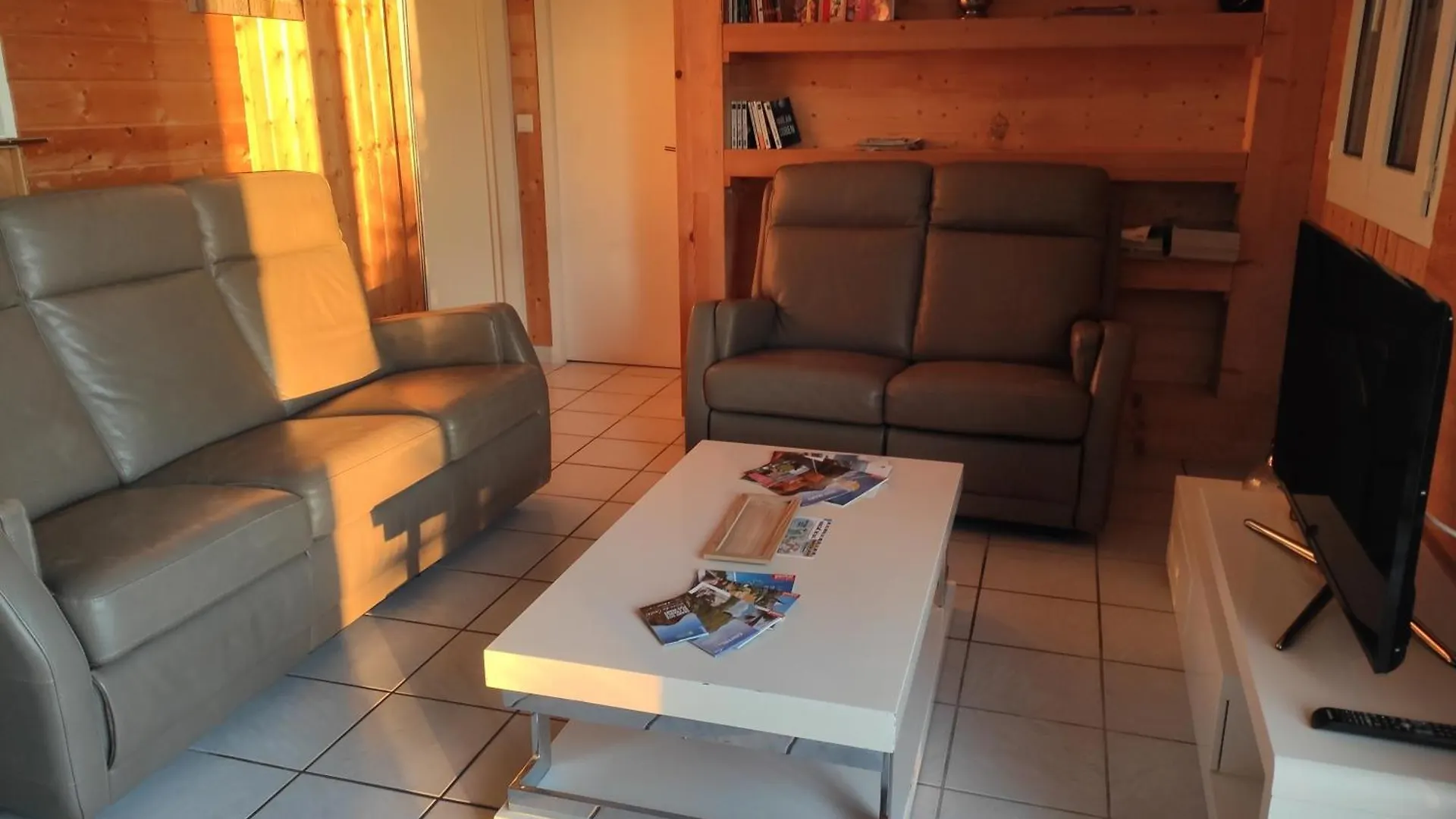 Holiday home Gite En Bord De Lac Saint-Gerons
